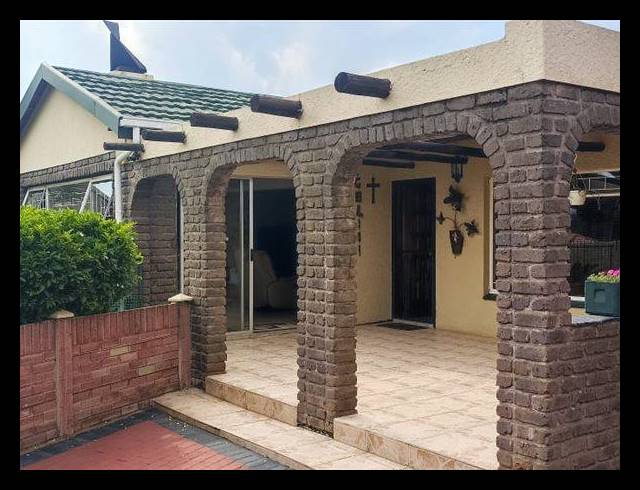 4 BEDROOM HOUSE FOR SALE IN RENSBURG